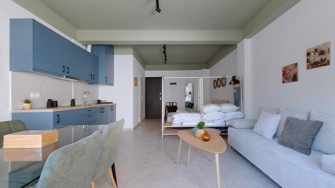 Modern comfort and city vibes just steps from Athe - 4