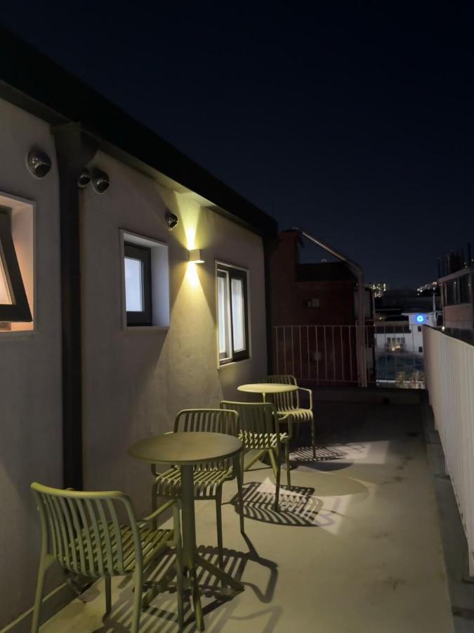 HongDae 6min walk #3BD 2BA #Baby crib #8 Queen beds #family-friendly - 5