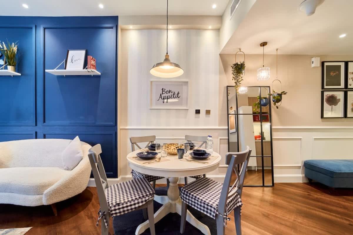 FAM Living Contemporary 1BR Apartment Urban Oasis - 3