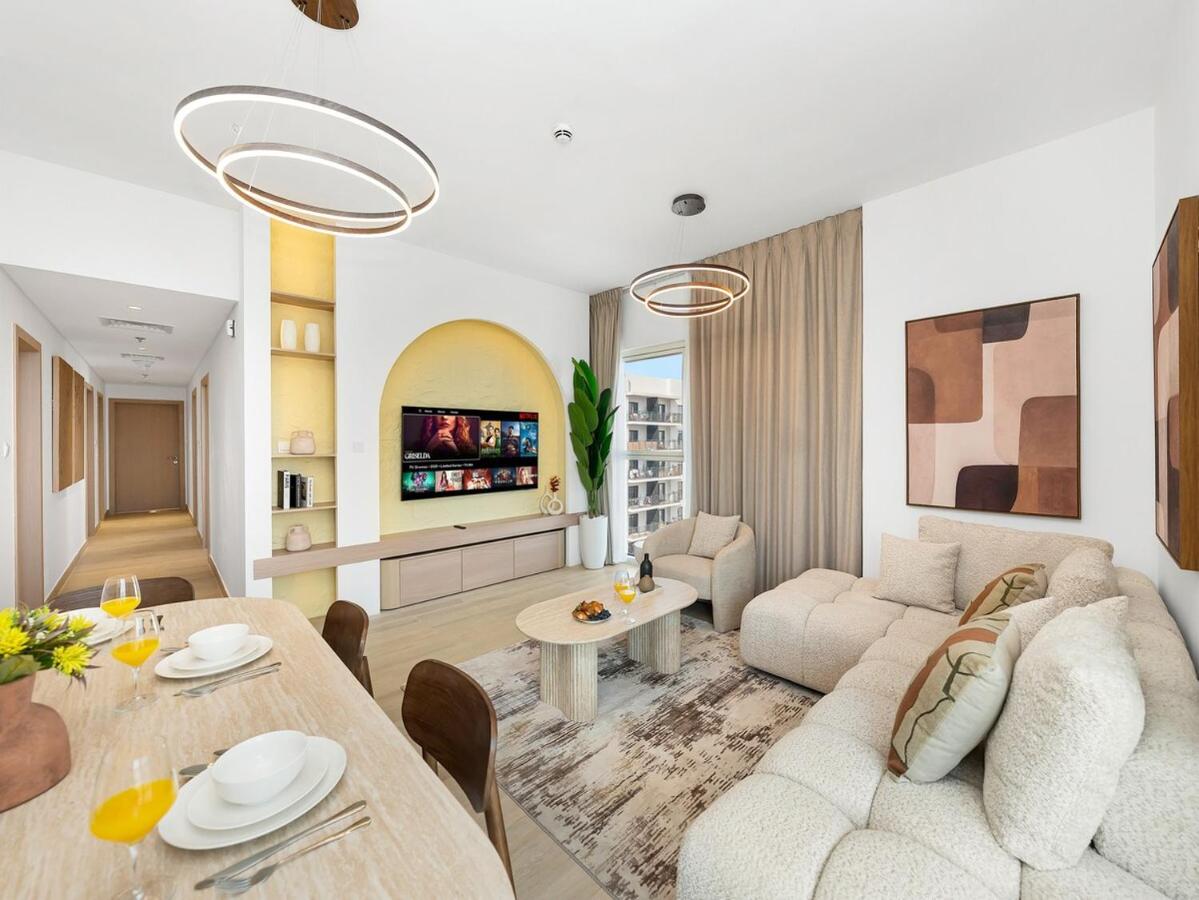 Elite Nest - Luxurious 4BR with PS5 Room, 1 min to F1, Ferrari World & SeaWorld