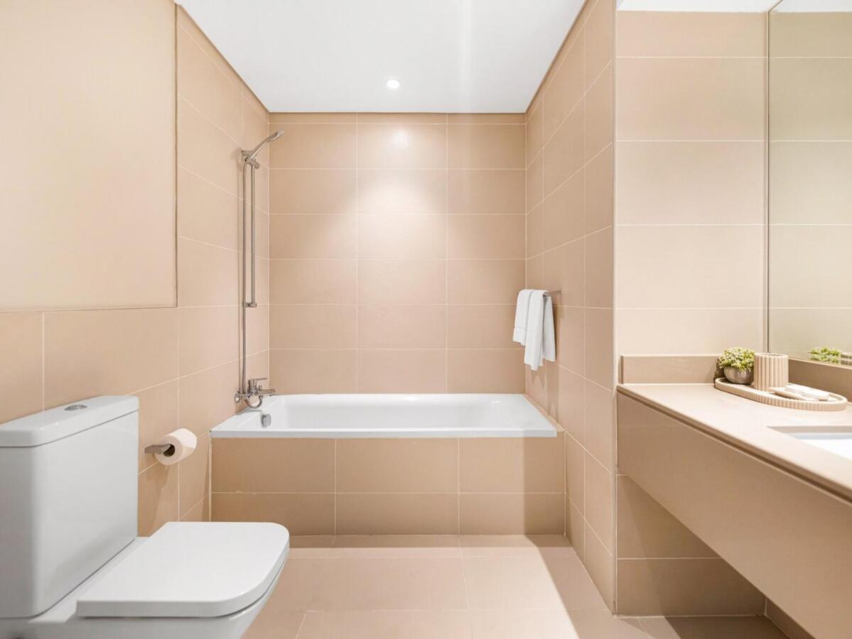 Elite Nest - Luxurious 4BR with PS5 Room, 1 min to F1, Ferrari World & SeaWorld - 3