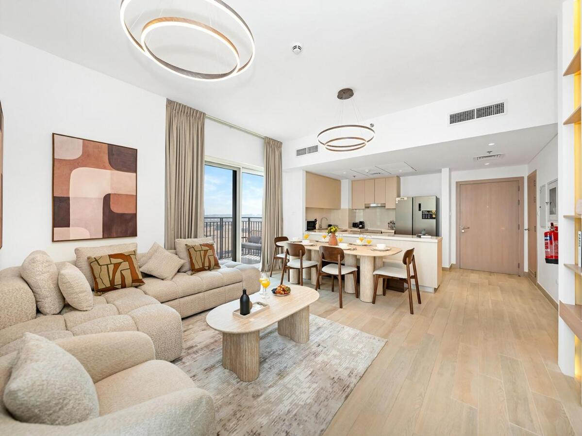 Elite Nest - Luxurious 4BR with PS5 Room, 1 min to F1, Ferrari World & SeaWorld - 4