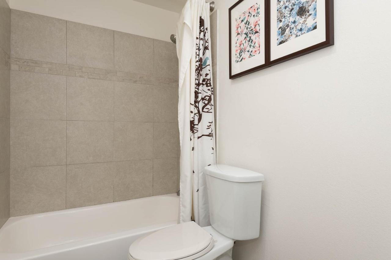 Hollywood Luxe 2BR Apartment with Rooftop Pool and Breathtaking Views - 3