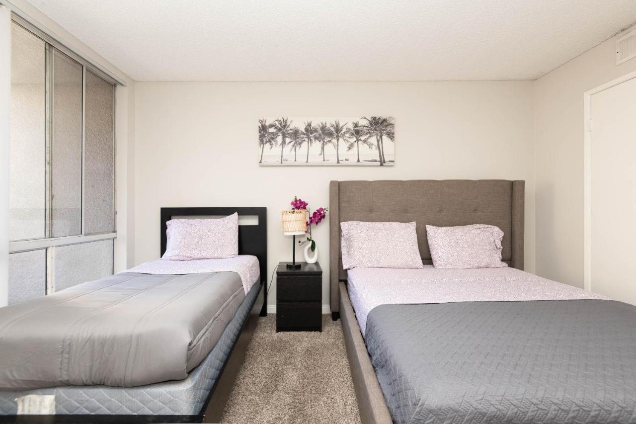 Hollywood Luxe 2BR Apartment with Rooftop Pool and Breathtaking Views - 2