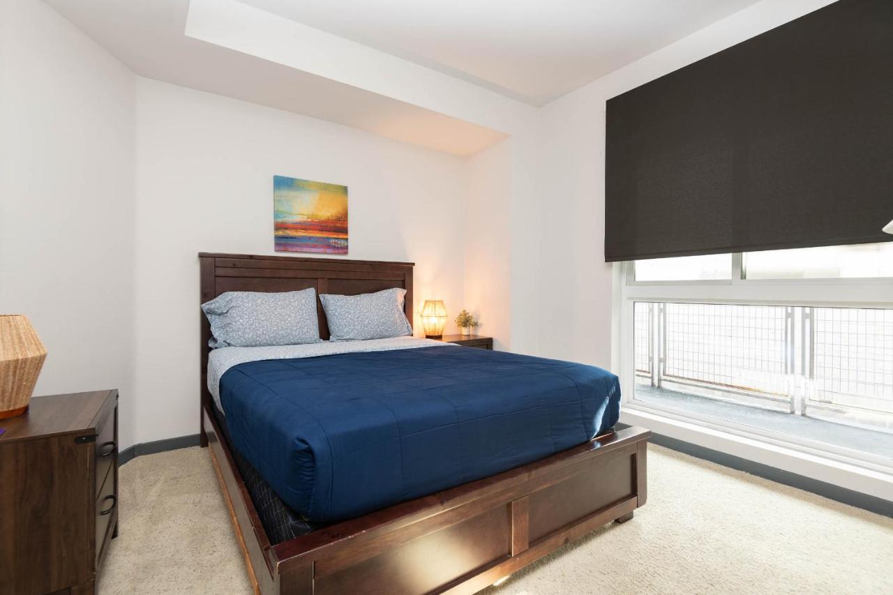 Lovely 3BR Apt With Balcony And Rooftop Pool Plus Views - 2