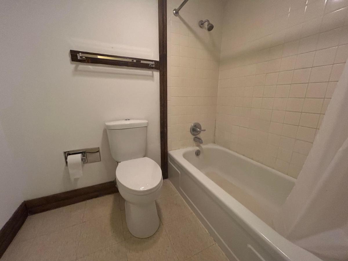 Candlelight Inn — photo 24