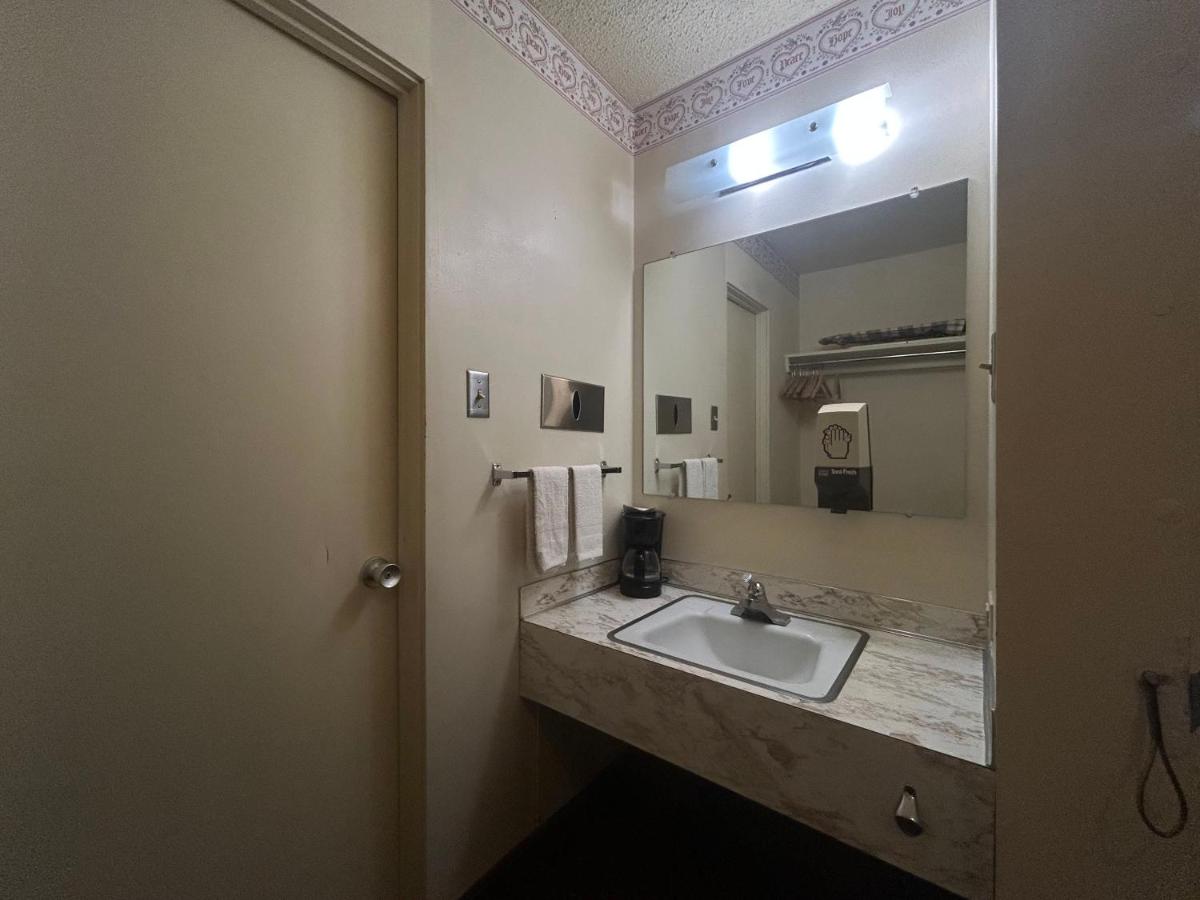 Candlelight Inn — photo 19