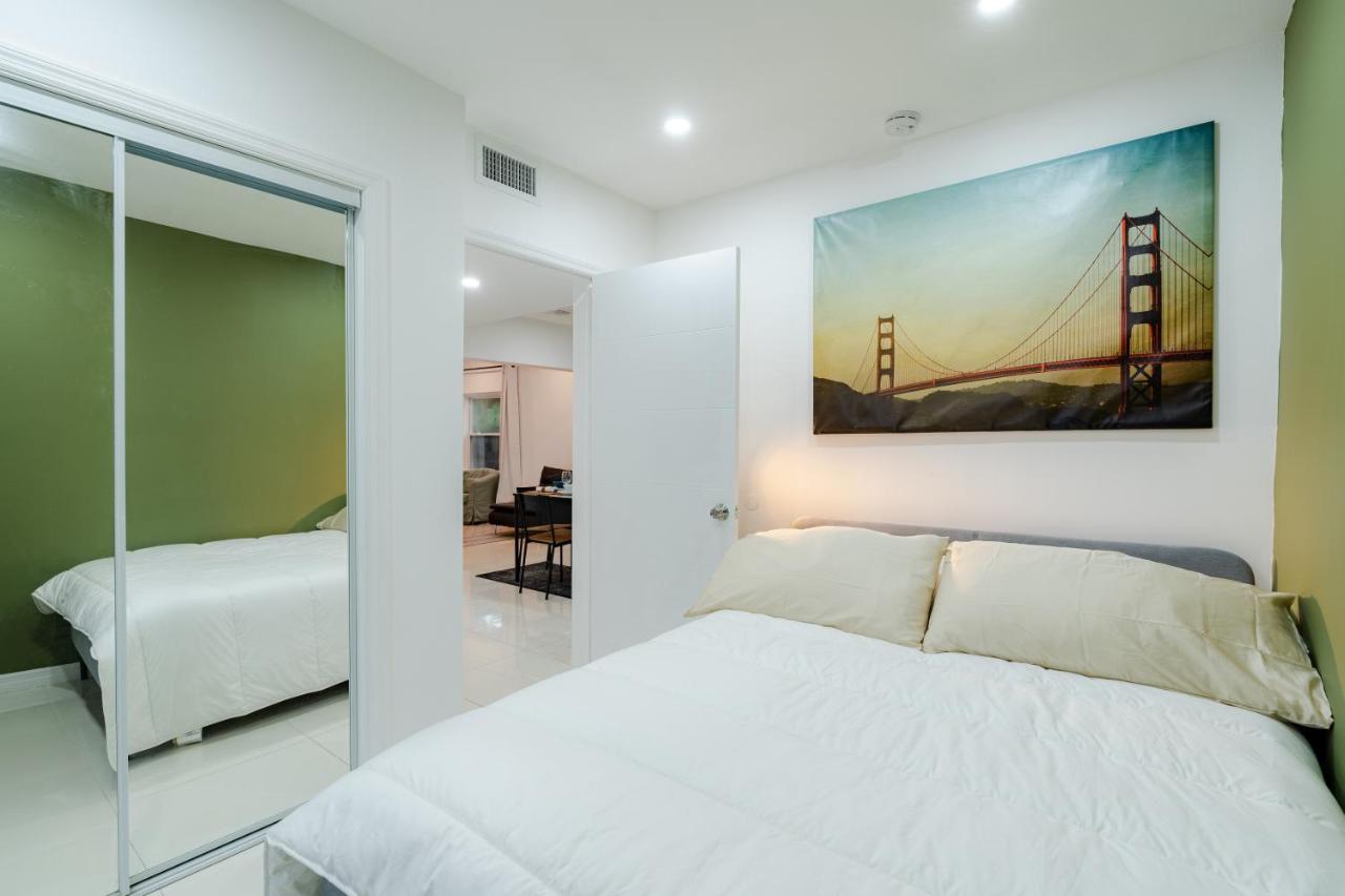 Beautiful, fully furnished 2bed 1bath house - 5 minute walk to Miracle Mile Downtown Coral Gables - 2