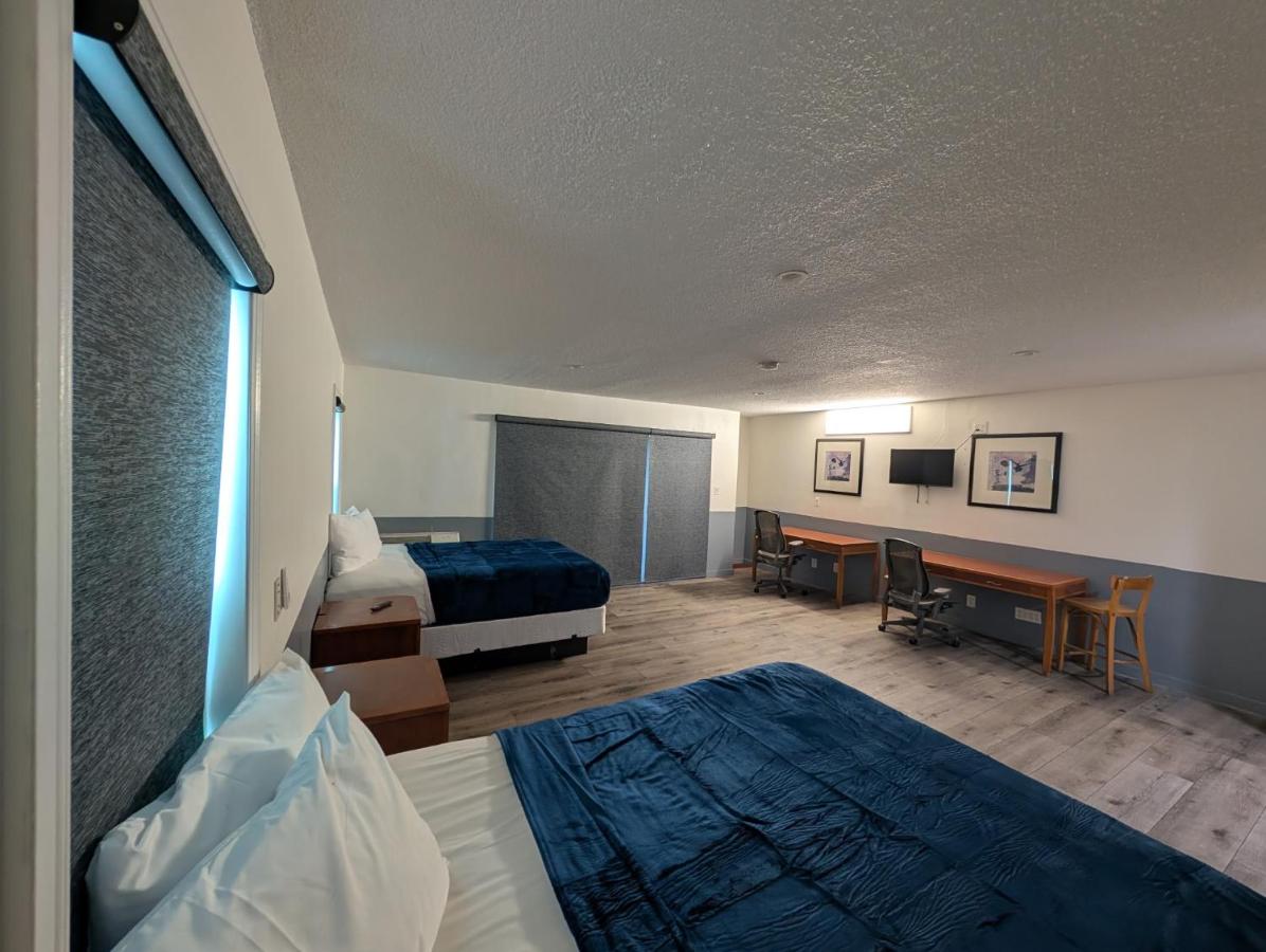 Mirror Motel — photo 11