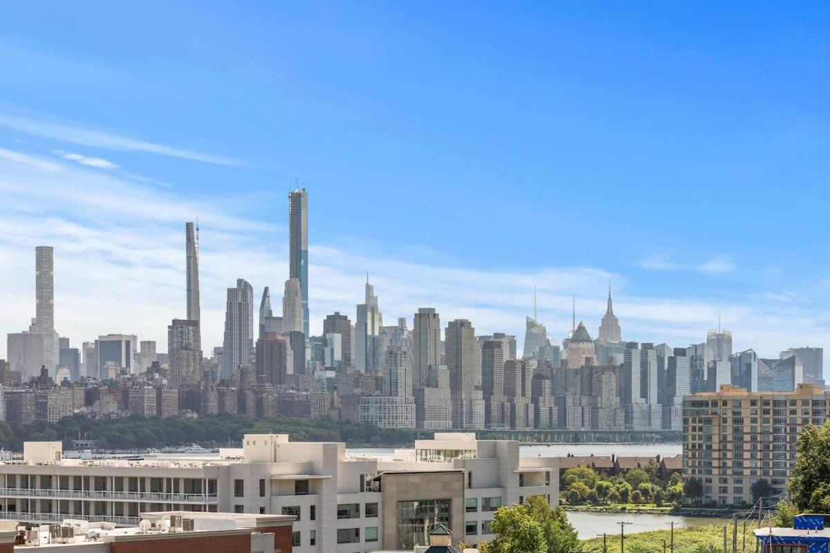 Modern Luxury 4BR Townhome Den NYC Views - 2