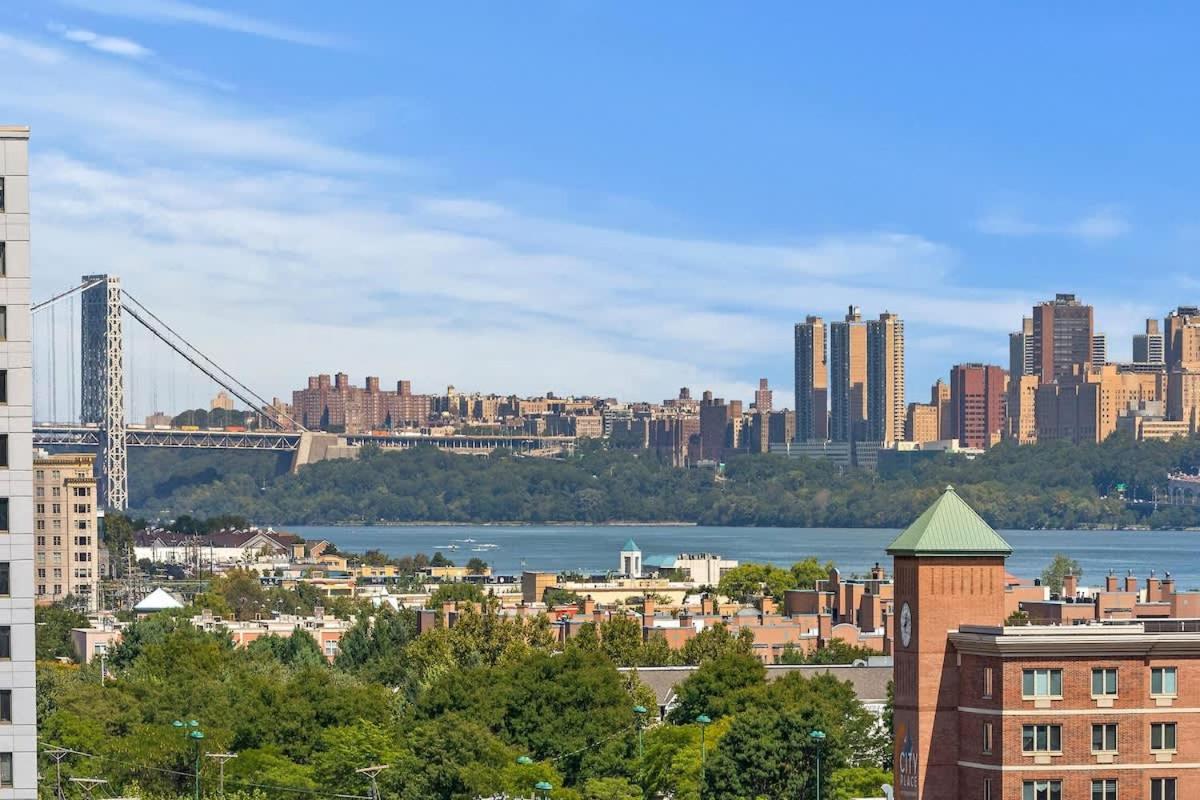 Modern Luxury 4BR Townhome Den NYC Views - 3