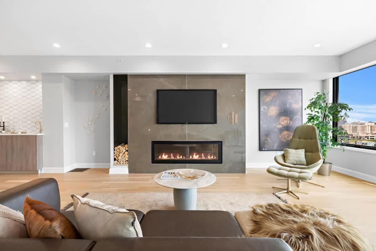 Modern Luxury 4BR Townhome Den NYC Views - 5