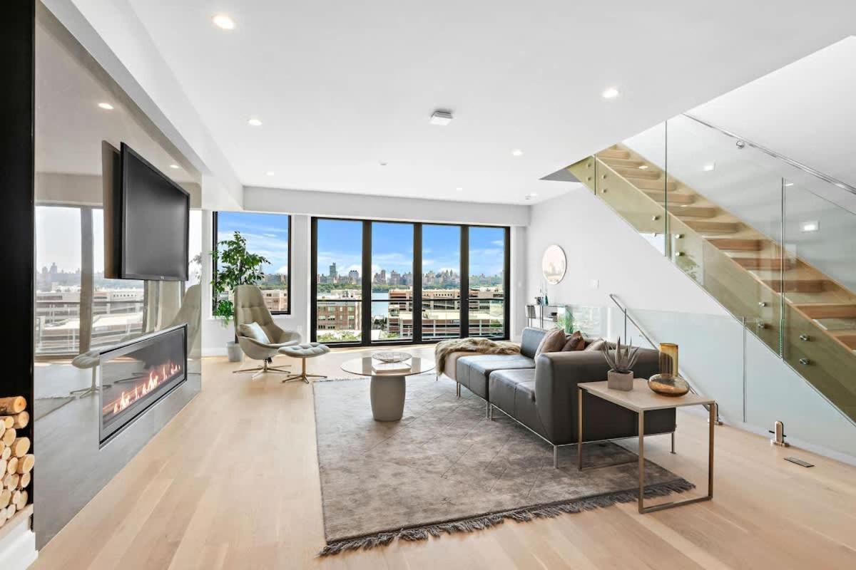 Modern Luxury 4BR Townhome Den NYC Views - 4