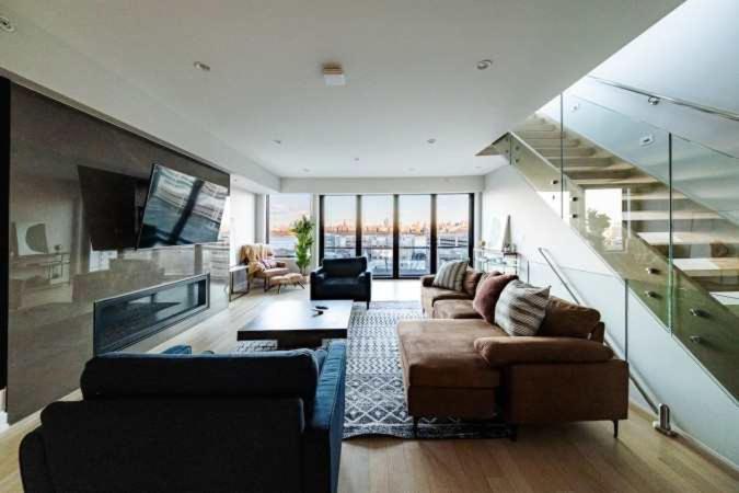 Modern Luxury 4BR Home Den NYC Views - 2