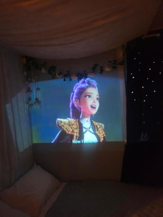 BINNA STAR- cozy princess canopy & breakfast& projector - 5