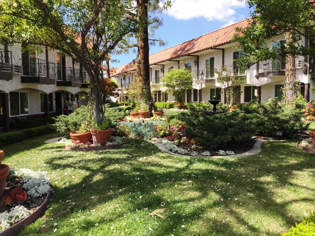 Laguna Hills Lodge-Irvine Spectrum — photo 1
