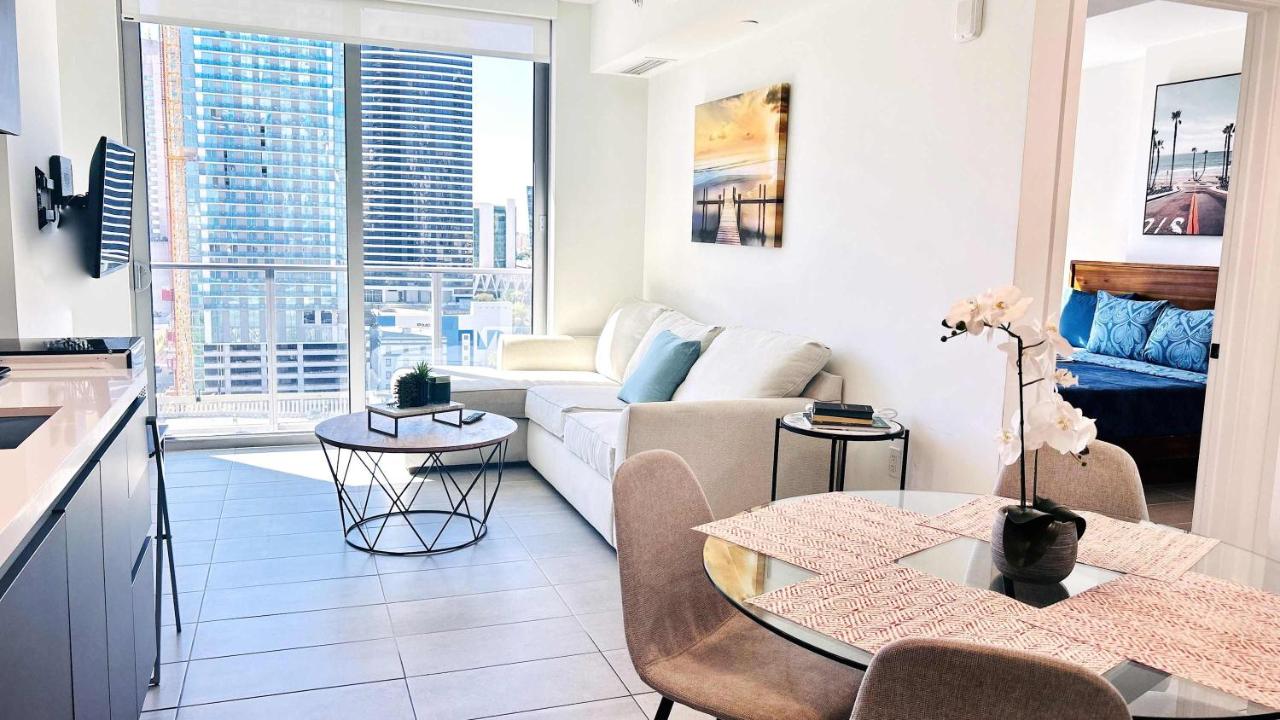 Contemporary Comfort Rooftop Views & Full Kitchen - 3