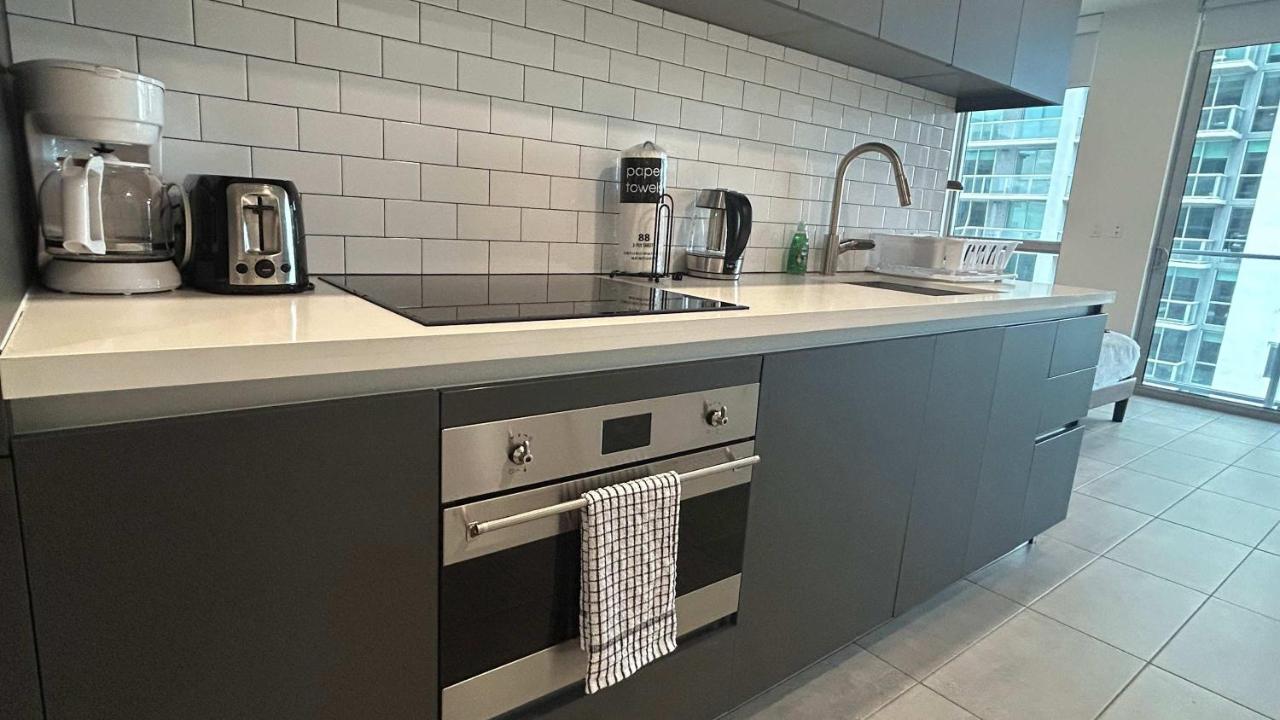 Skyline Studio Workspace & Rooftop Pool - 3