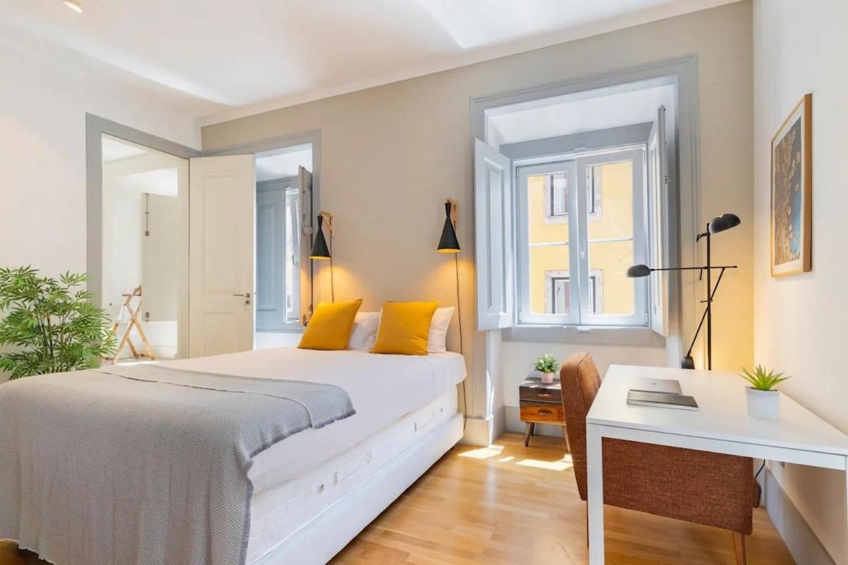 Colosseum Building - Betha - 2