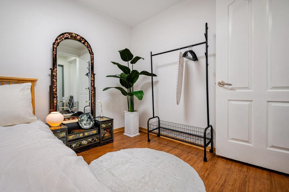 5 minutes walk from Cheongdam Station 8 minutes from Gangnamgu Office Station - 3