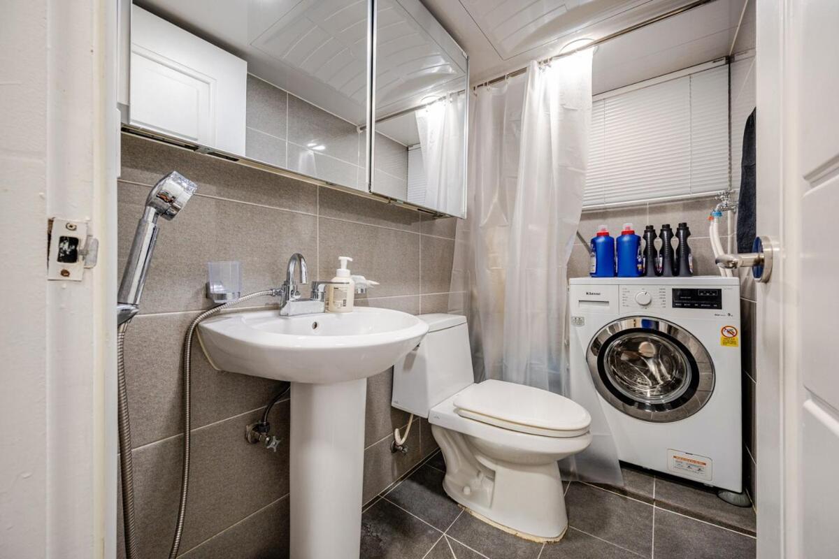 5 minutes walk from Cheongdam Station 8 minutes from Gangnamgu Office Station - 5