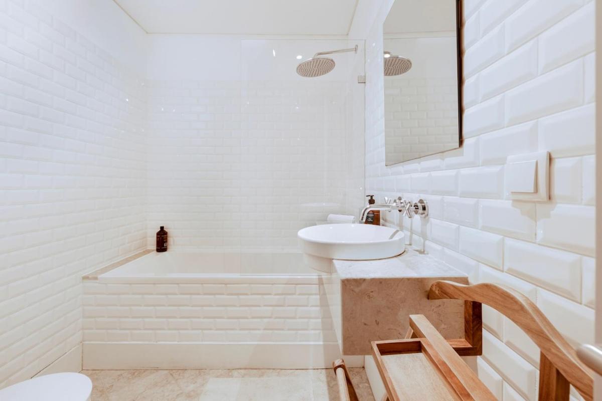 Colosseum Building - Theta - 3