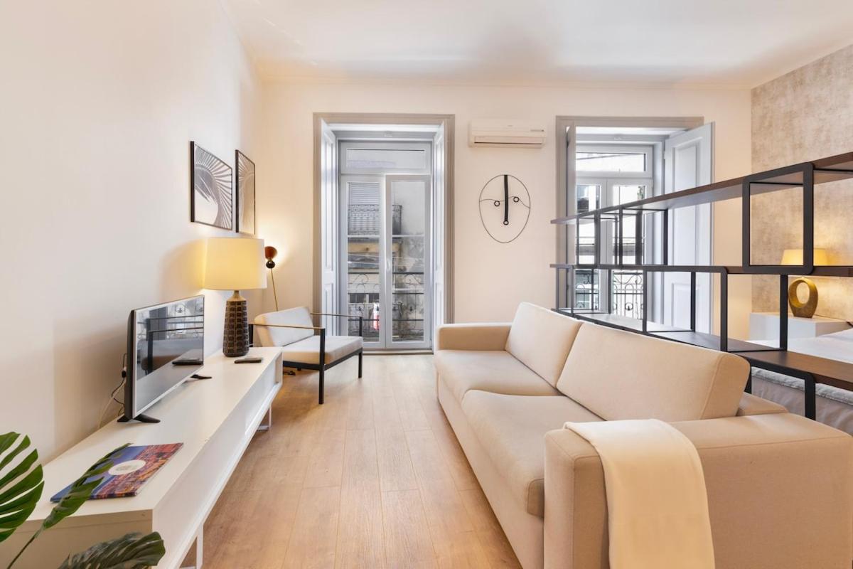 Colosseum Building - Theta - 5