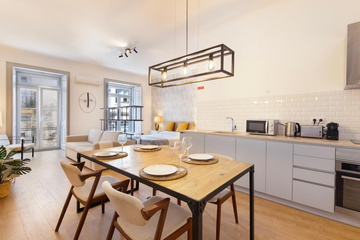 Colosseum Building - Theta - 4