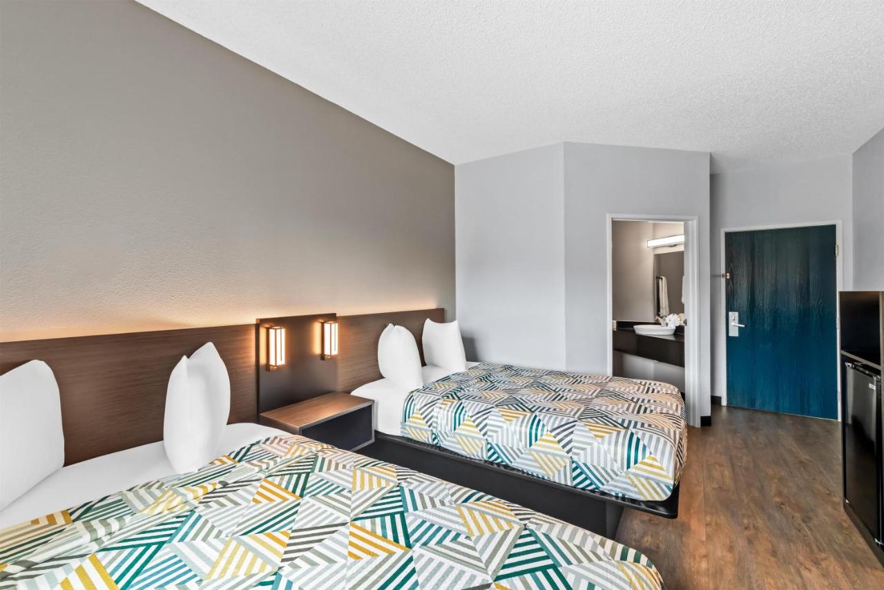 Liberty 6 Motel — photo 11