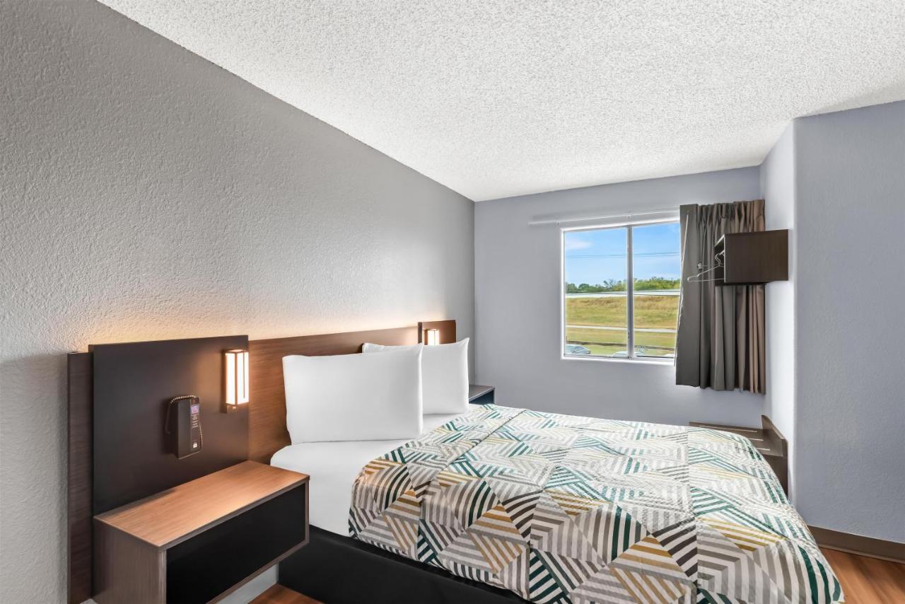 Liberty 6 Motel — photo 17