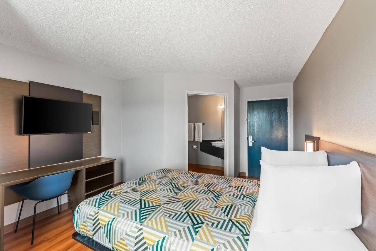 Liberty 6 Motel — photo 19