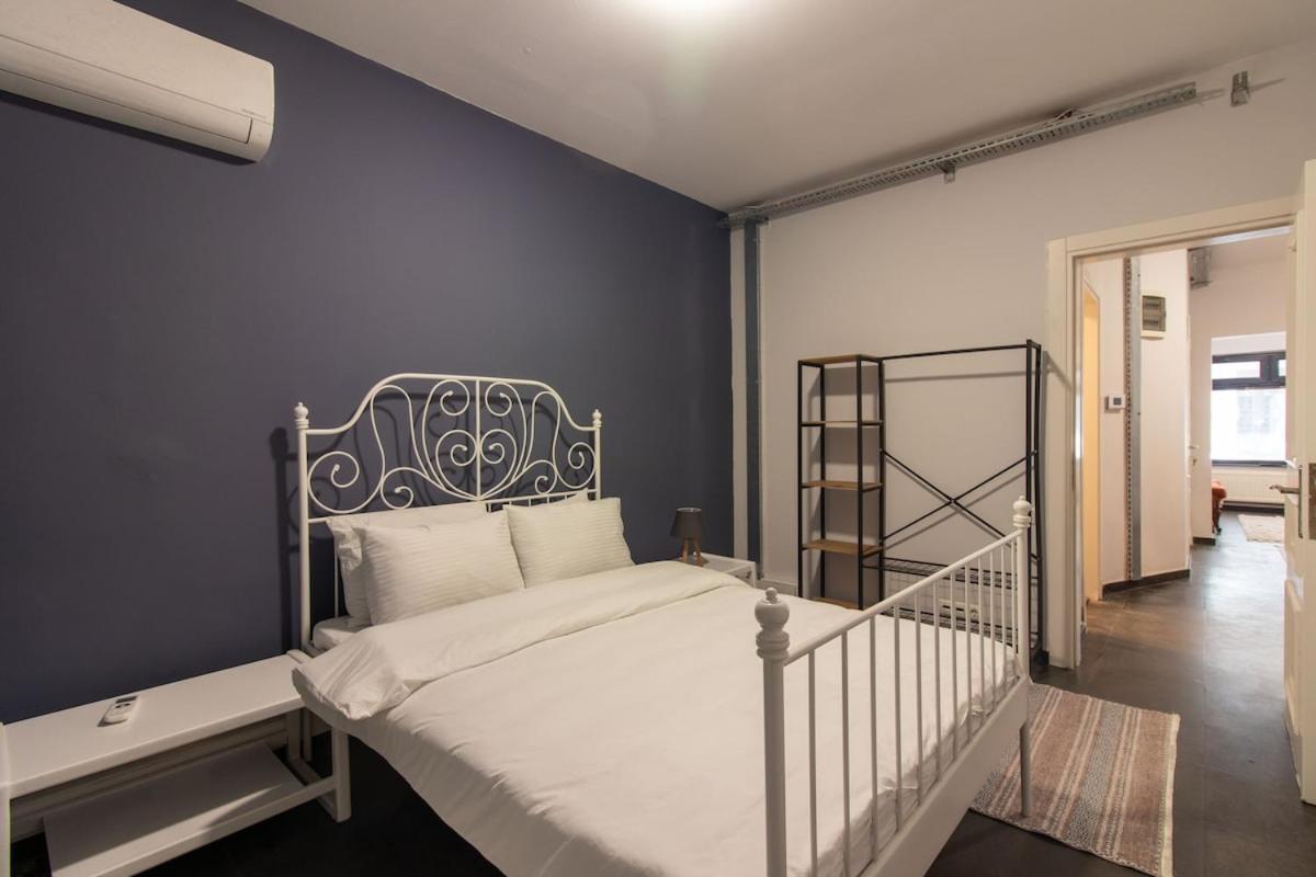 Eclectic 1BR with Charm in the Heart of Cihangir - 2