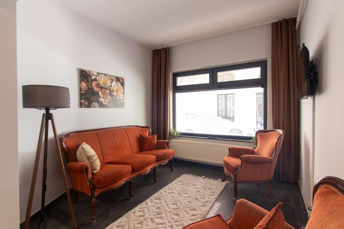 Eclectic 1BR with Charm in the Heart of Cihangir - 5