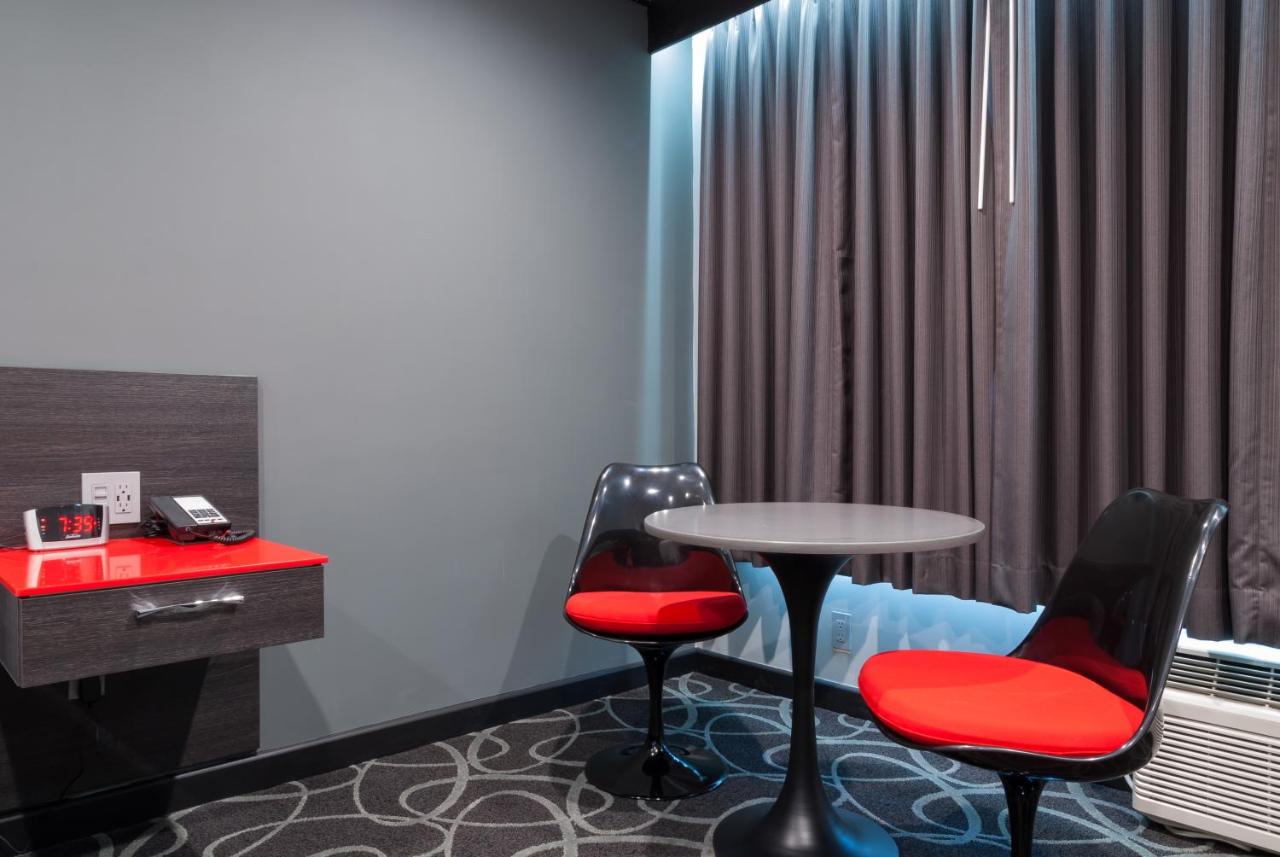 Astro Pasadena Hotel — photo 16