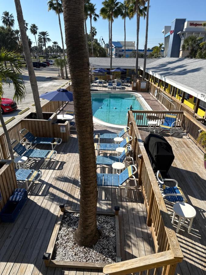 Barefoot Bay Resort Motel — photo 20