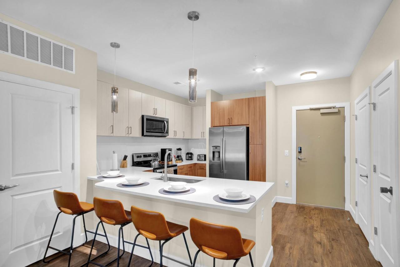 Grand Palace Nashville Pool Gym Parking - 5