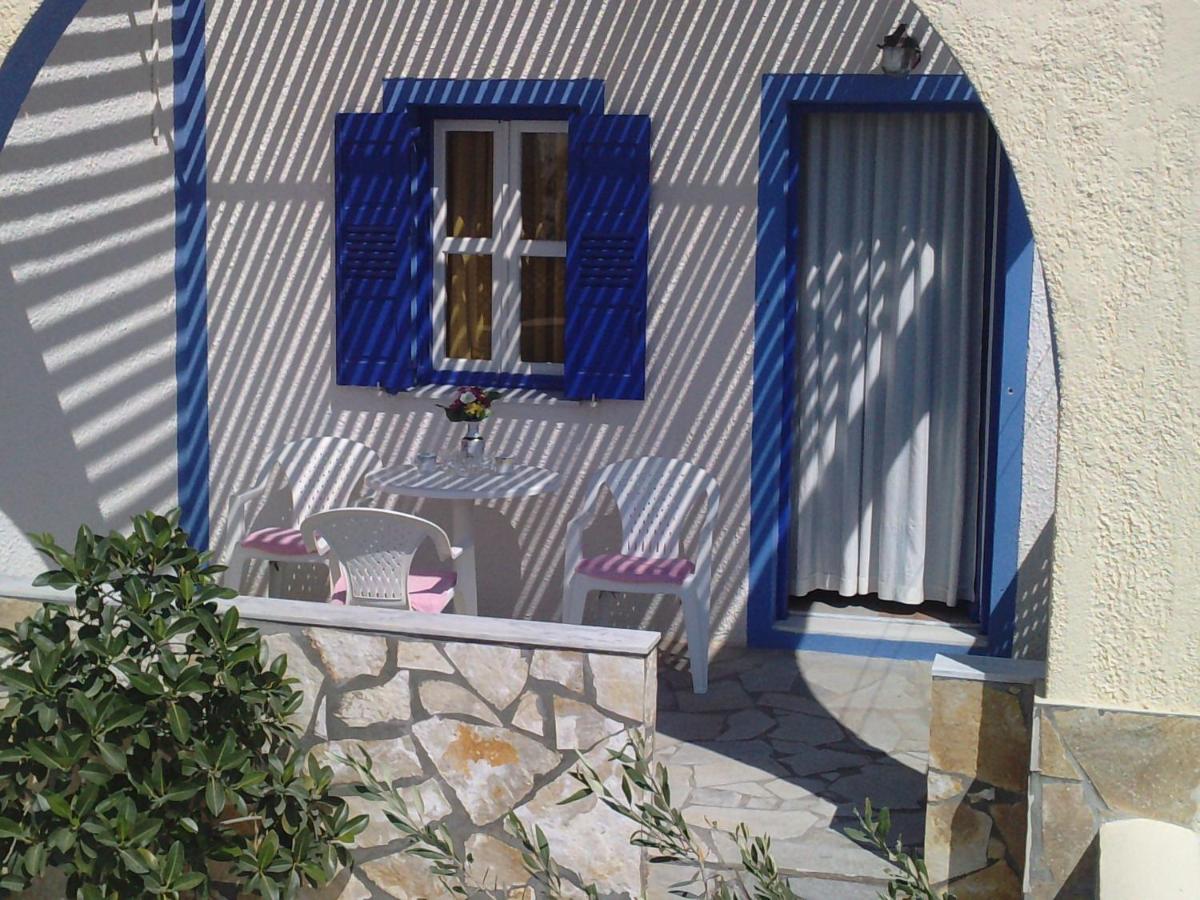 DARZENTA ATHINA APARTMENTS Perivolos - 4