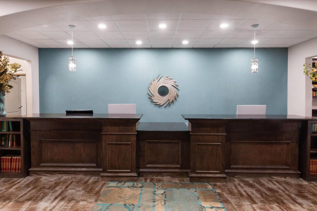 Oakwood Suites — photo 6