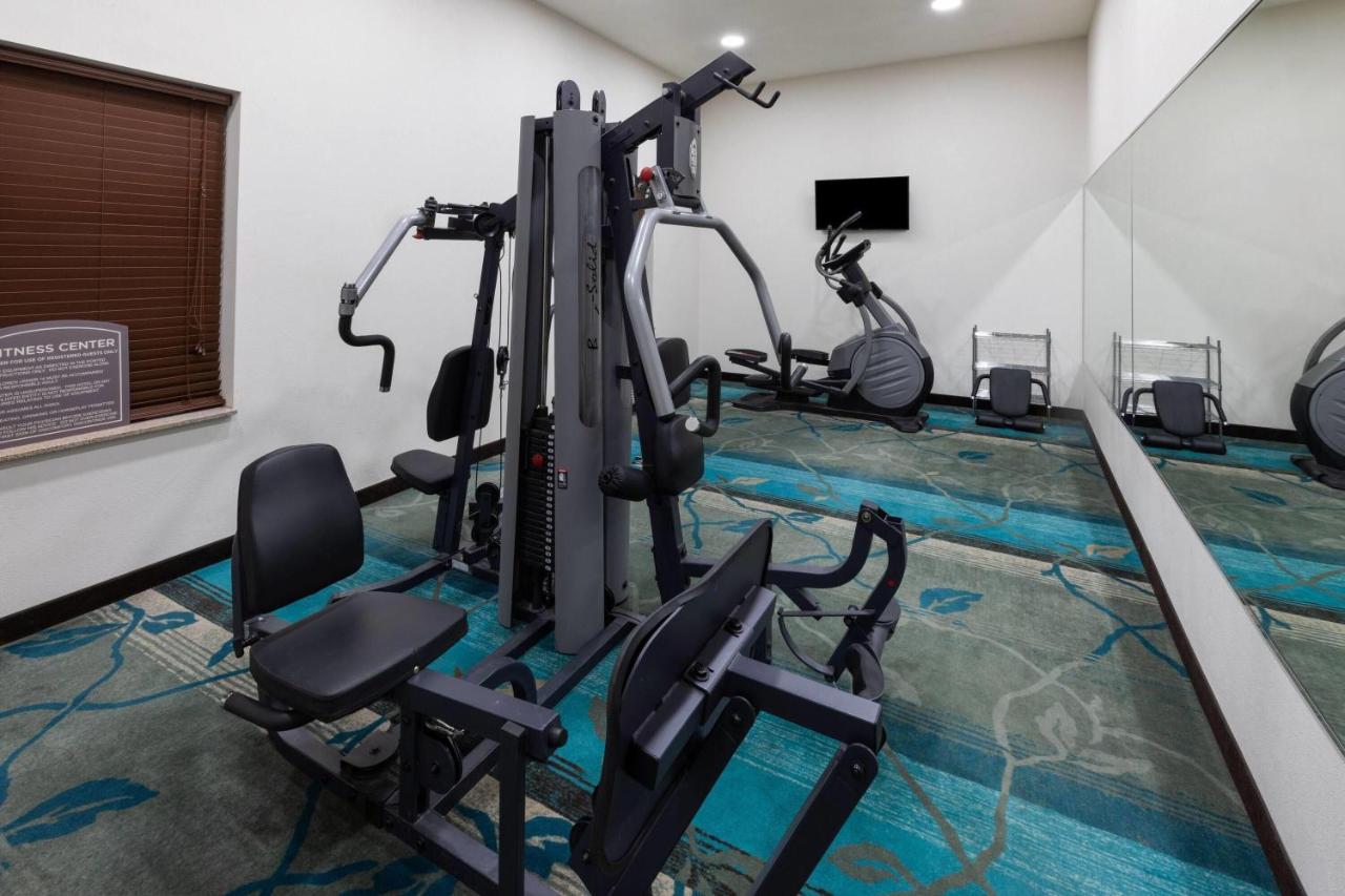 Oakwood Suites — photo 11