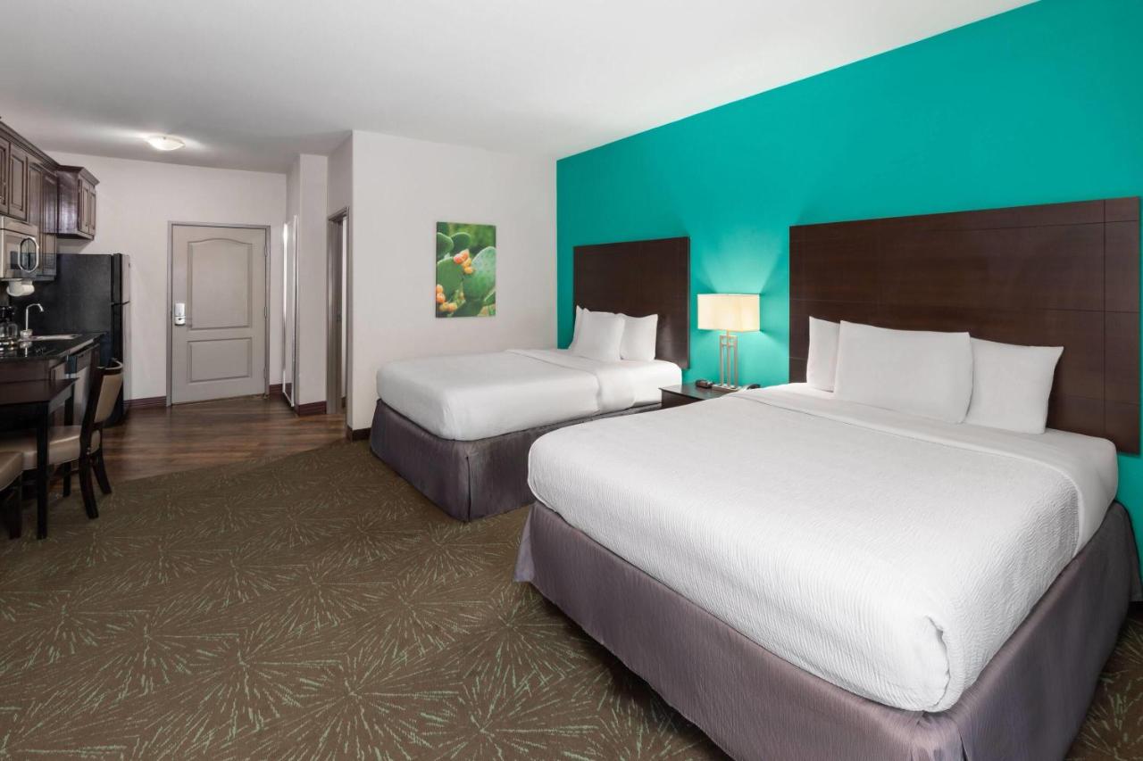 Oakwood Suites — photo 14
