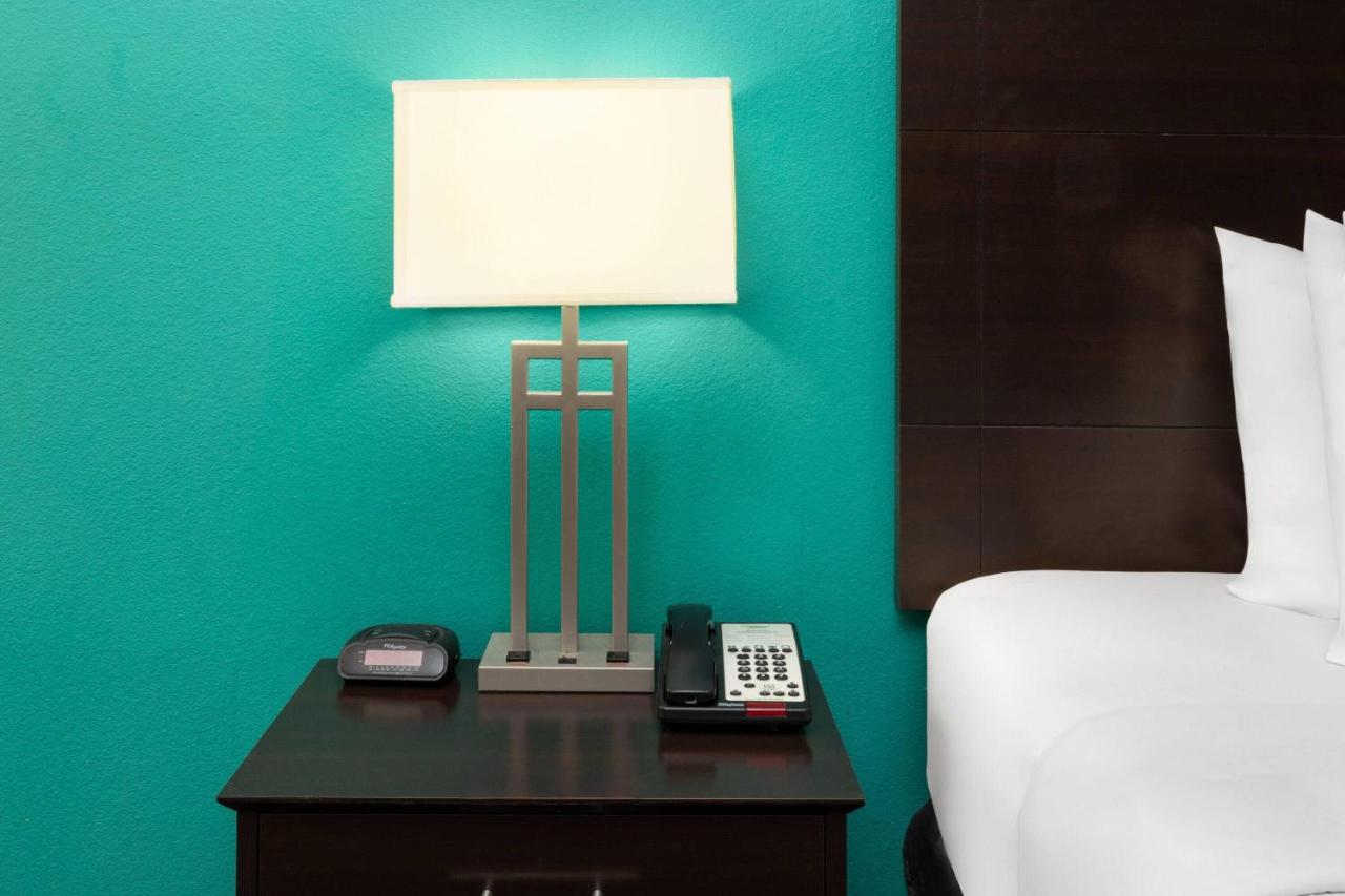 Oakwood Suites — photo 17
