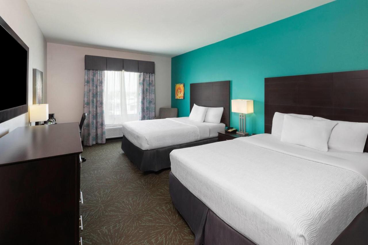 Oakwood Suites — photo 20