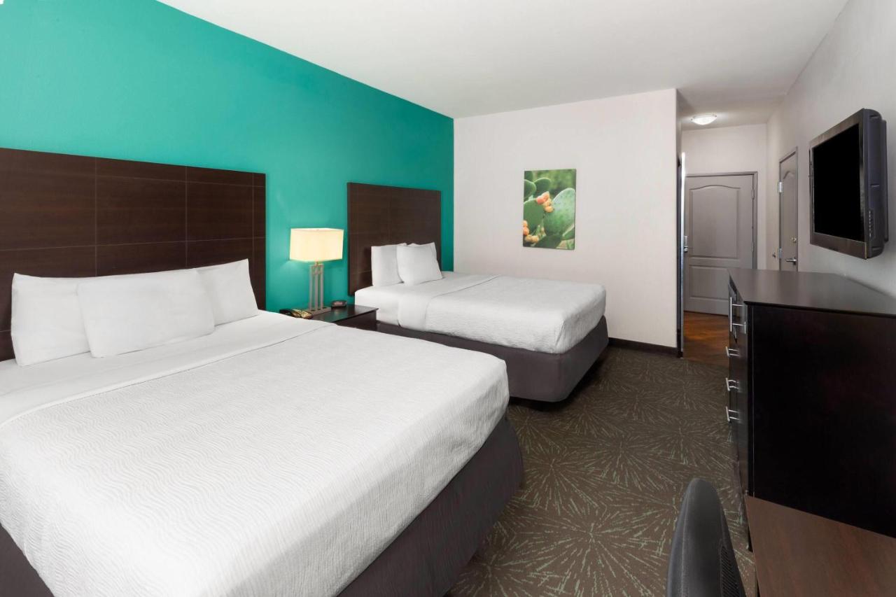 Oakwood Suites — photo 21