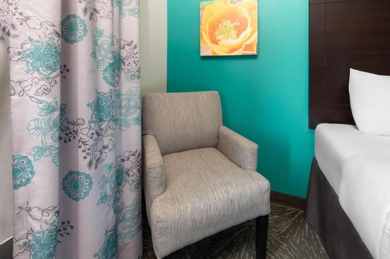 Oakwood Suites — photo 24