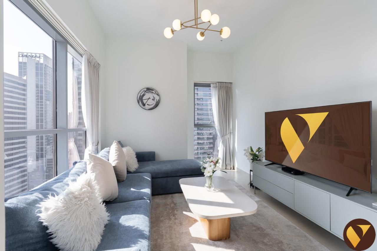 Vogue Vacation Homes, Downtown Bellevue Towers near Burj Khalifa and Dubai Mall, One Bedroom Apartment with City View, Full Access to all Amenities - 2