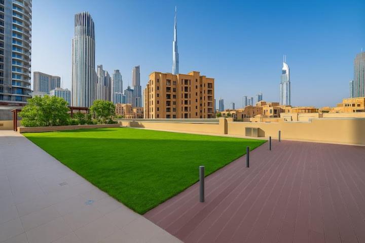 Vogue Vacation Homes, Downtown Bellevue Towers near Burj Khalifa and Dubai Mall, One Bedroom Apartment with City View, Full Access to all Amenities - 3