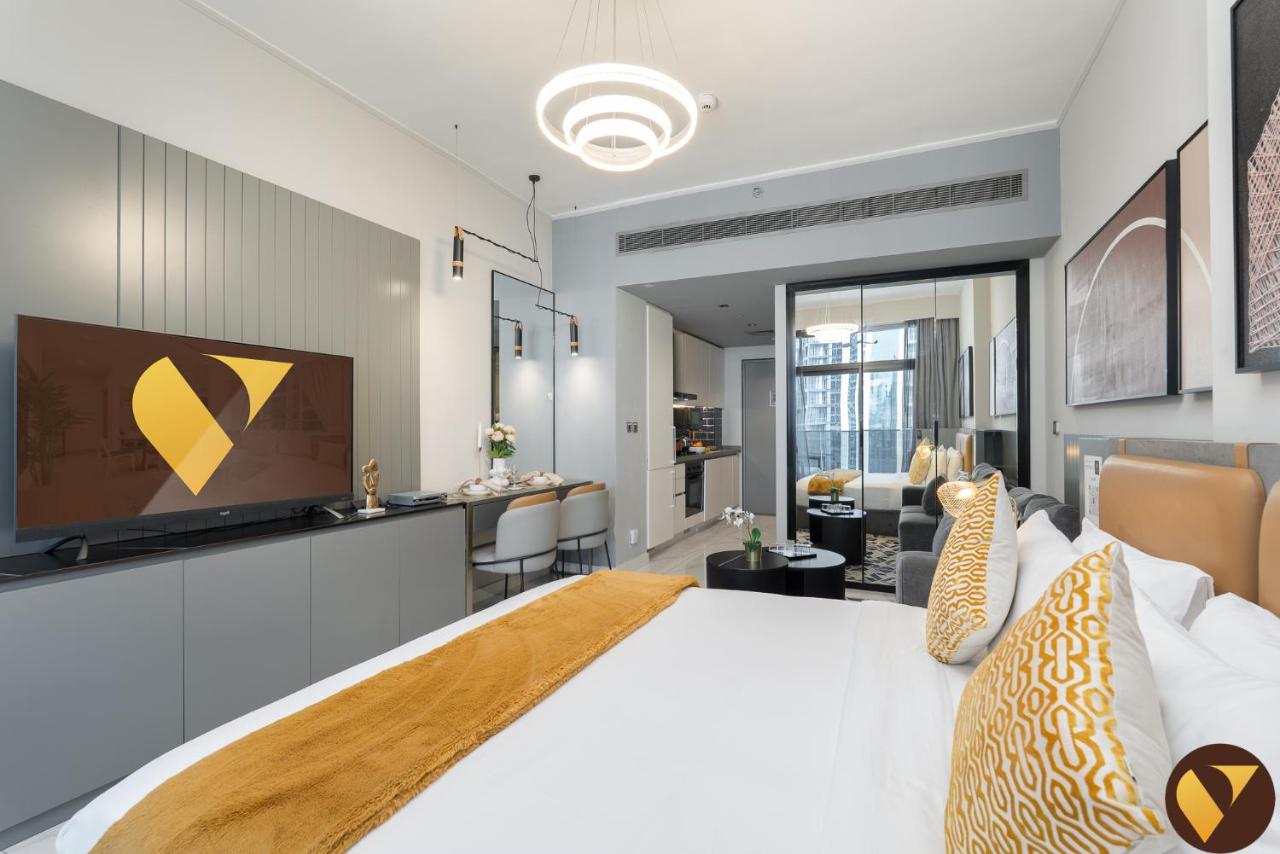 Vogue Vacation Homes, Downtown Mag 318 near Burj Khalifa and Dubai Mall, Studio Apartment with Balcony and City View, Access to all Amenities - 4