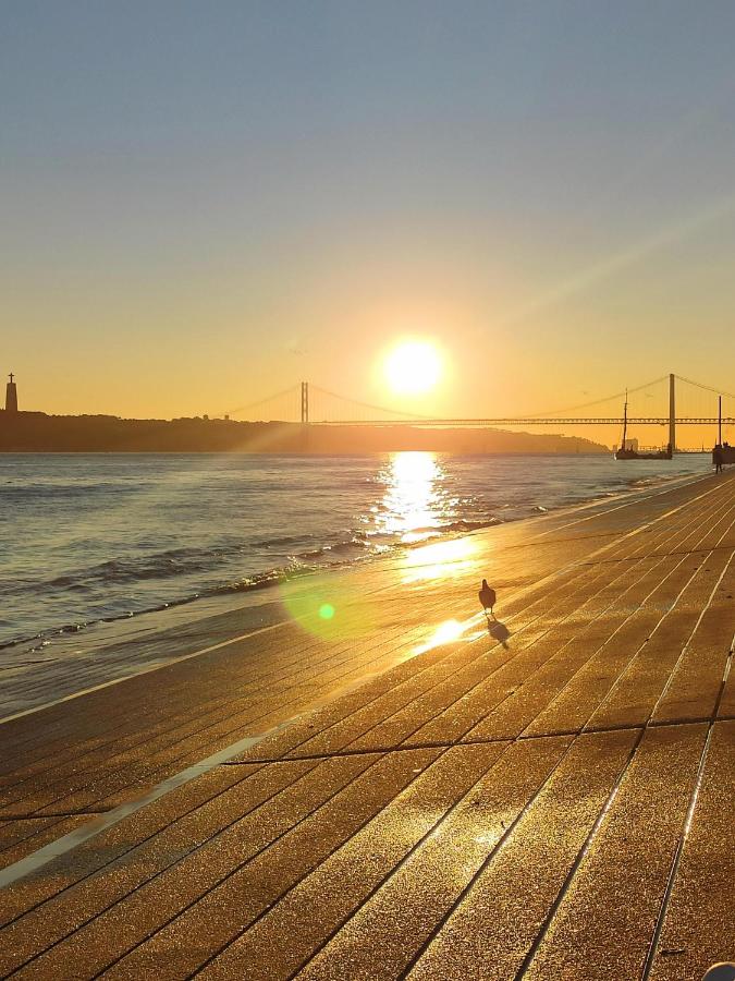 Tejo River View Classic Flat in Lisbons Historic Heart - 2