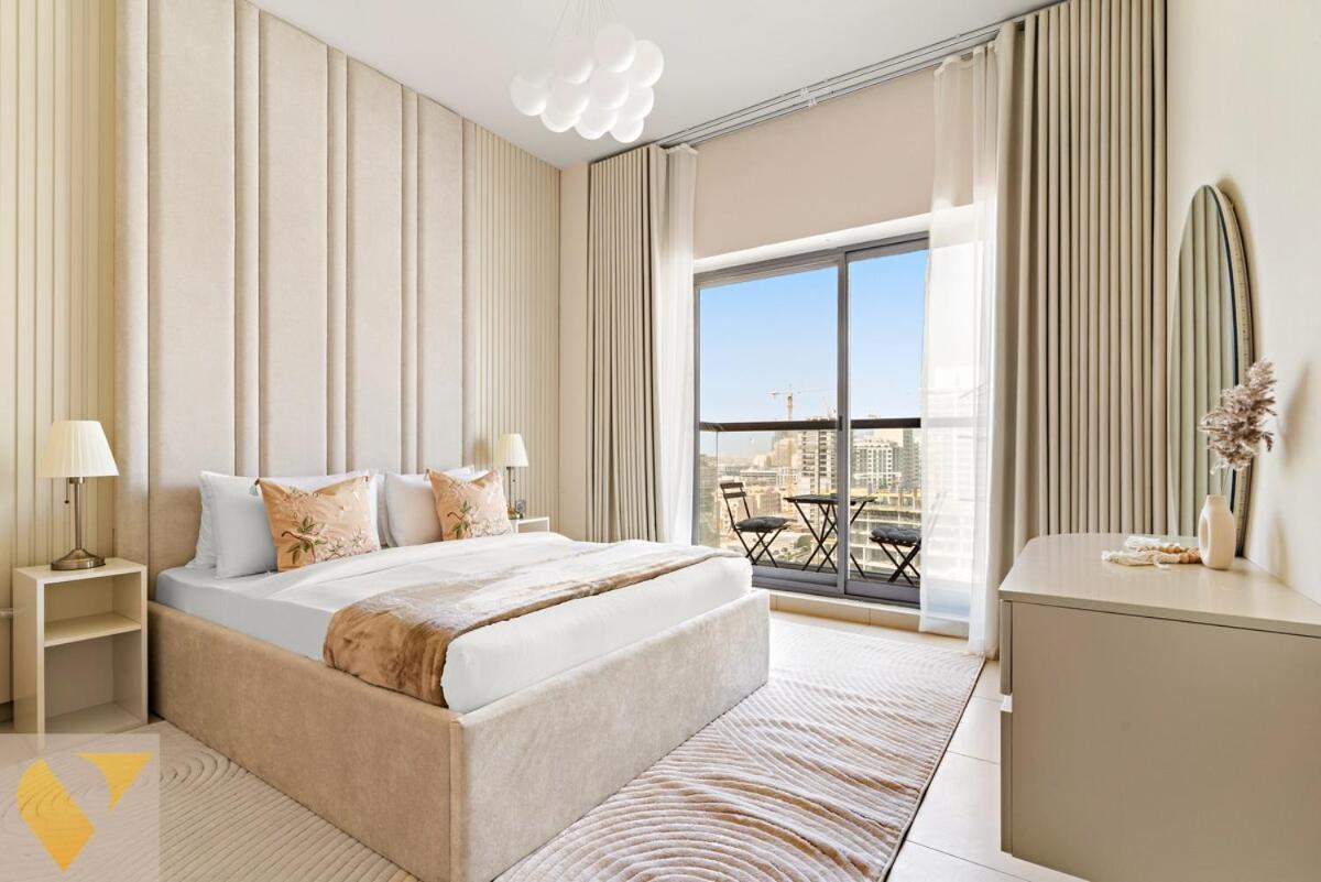 Vogue Vacation Homes, JVC Jeewar Tower Near Circle Mall, One Bedroom Apartment with Balcony and City View, Access to all Amenities - 3