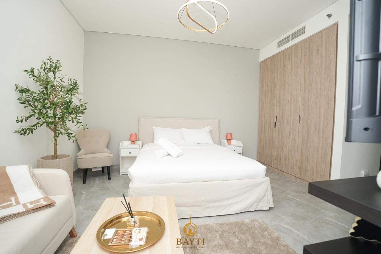 Evasion Moderne a Business Bay vue sur le canal